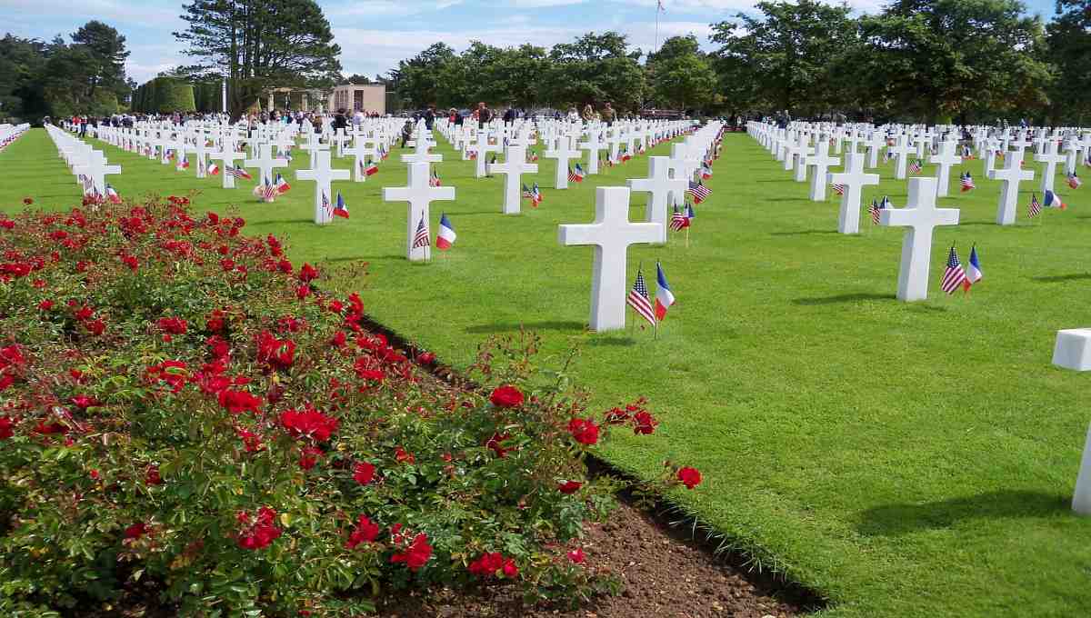 Cimetière américain de Colleville-sur-Mer surplombant Omaha Beach - 9387 tombes de soldats du débarquement