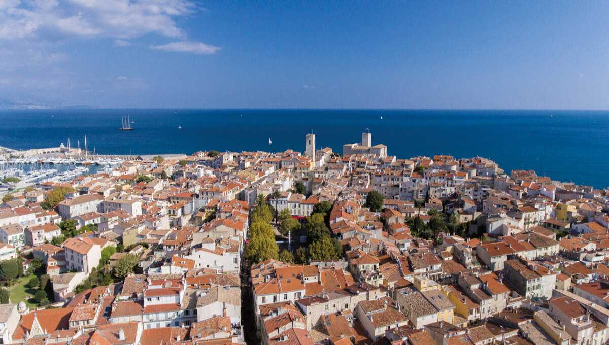antibes-vue-ville-port-mediterranee-cotedazur